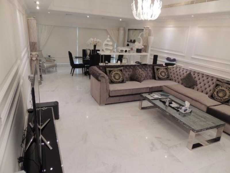 Emirates Crown – Living Room