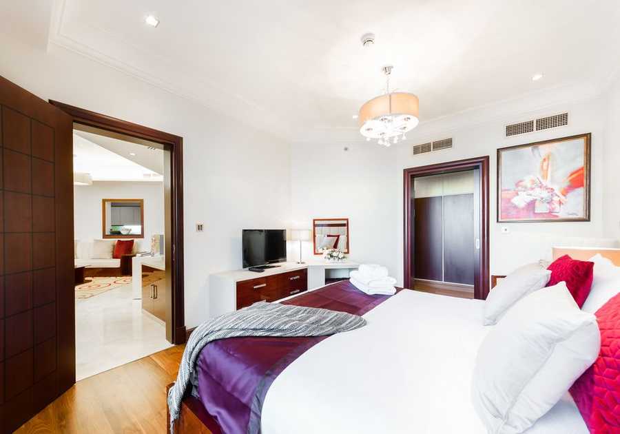 Grandeur Residence – Bedroom