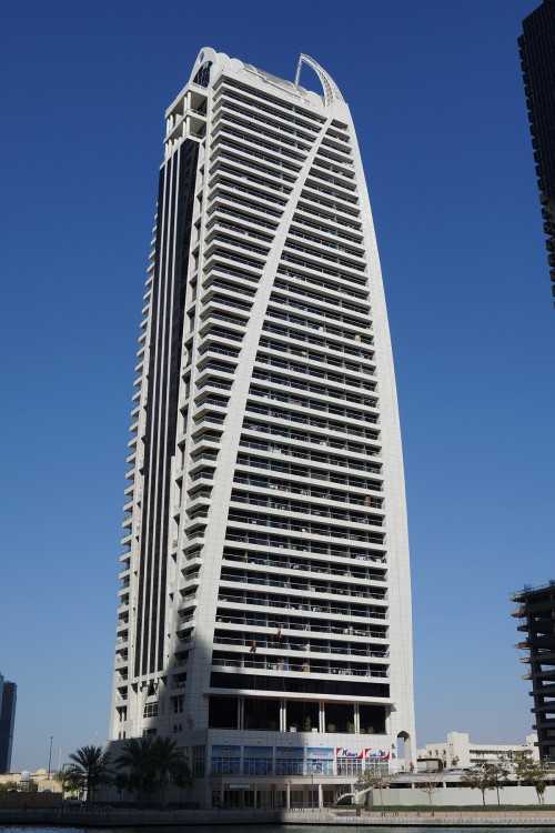 Dubai Arch Tower – Exterior