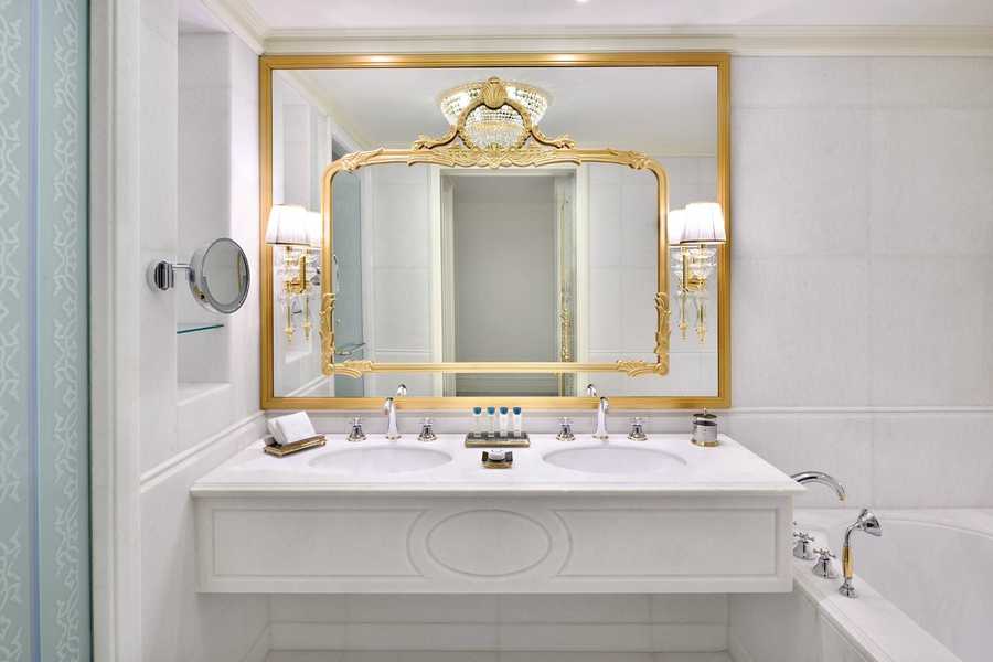 Emerald Palace Kempinski – Bathroom